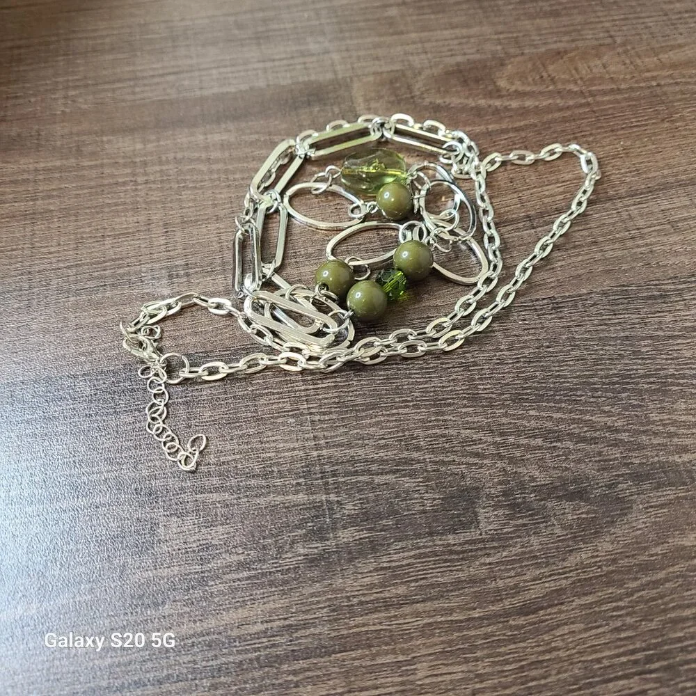 Unbranded Silver‎ Tone w/Green Beads Necklace Ladies Pre-Owned Vintage Casual